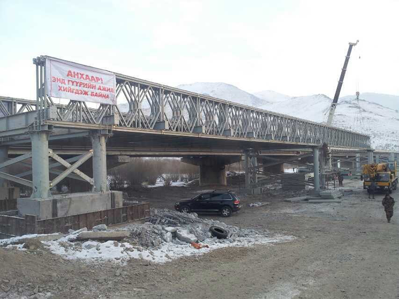 200 típusú, 150 méteres többnyílású TSR kétirányú festett Bailey híd Mongóliában