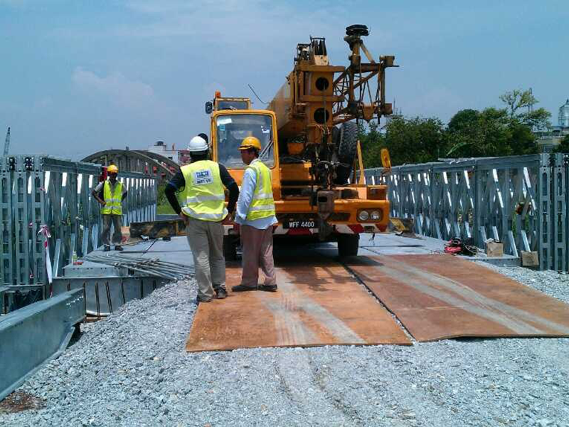 جسر بيلي المجلفن ذو الممرات المزدوجة من نوع TSR بطول 200 م 24.384 م في ماليزيا