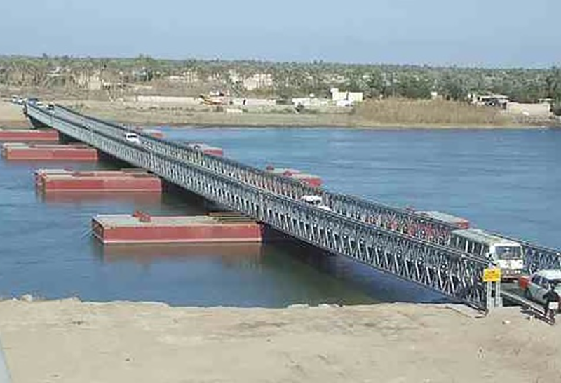 Steel pontoon bridge (1)